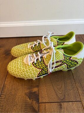 Under Armour UA Clutchfit Force 2.0 Women’s Size 10 Soccer Cleats Yellow Black